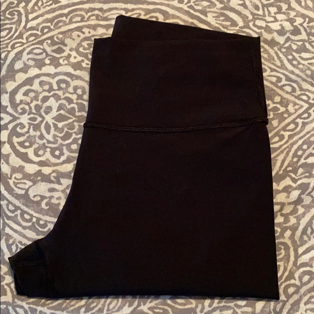 Lululemon Wunder Under 28” HR leggings. Size 12